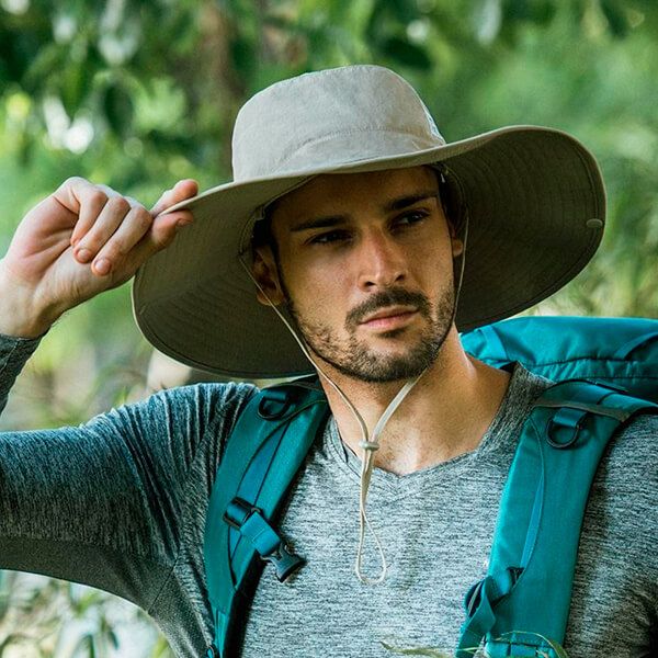 Sombrero para el sol en trekkings